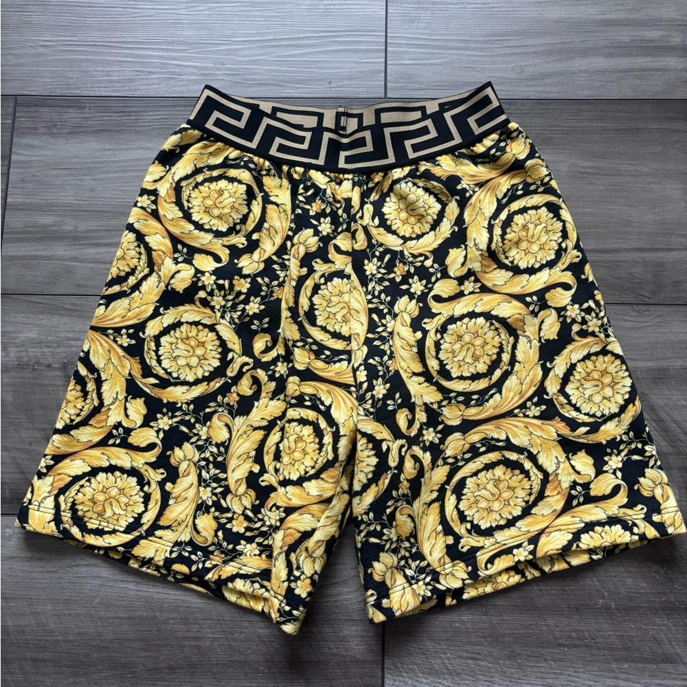 Versace Black and Gold Floral Pattern Shorts 8 year old - Picture 4 of 6